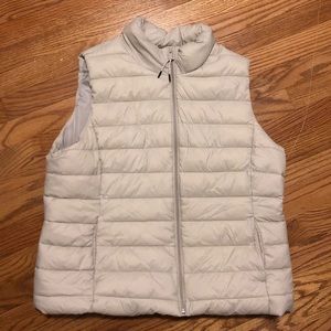 Gap Puffy Vest XL Creamy White